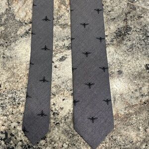 BANANA REPUBLIC BLACK/GREY Dragonfly MOTIF SLIM TIE - NECK TIES - DESIGNER TIES.